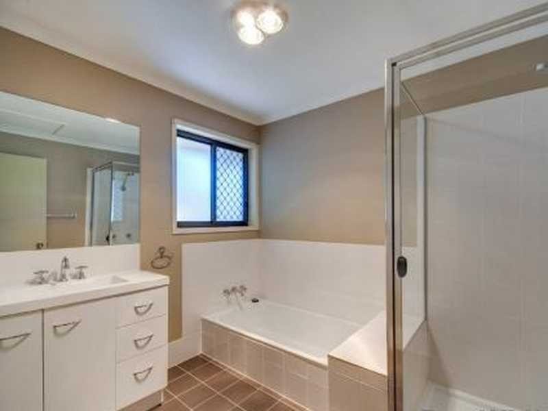 12 Quinnia Court, Ferny Hills QLD 4055
