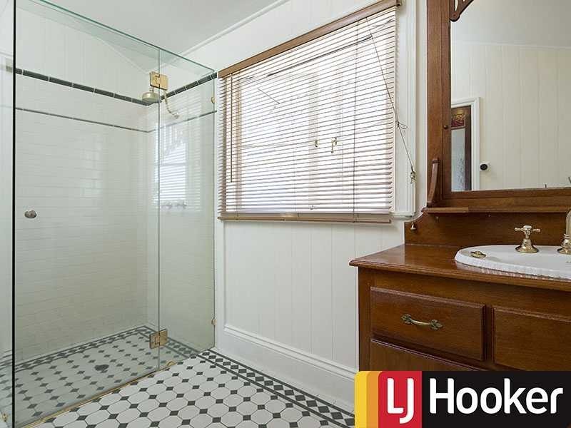 71 Coopers Camp Rd, Bardon QLD 4065