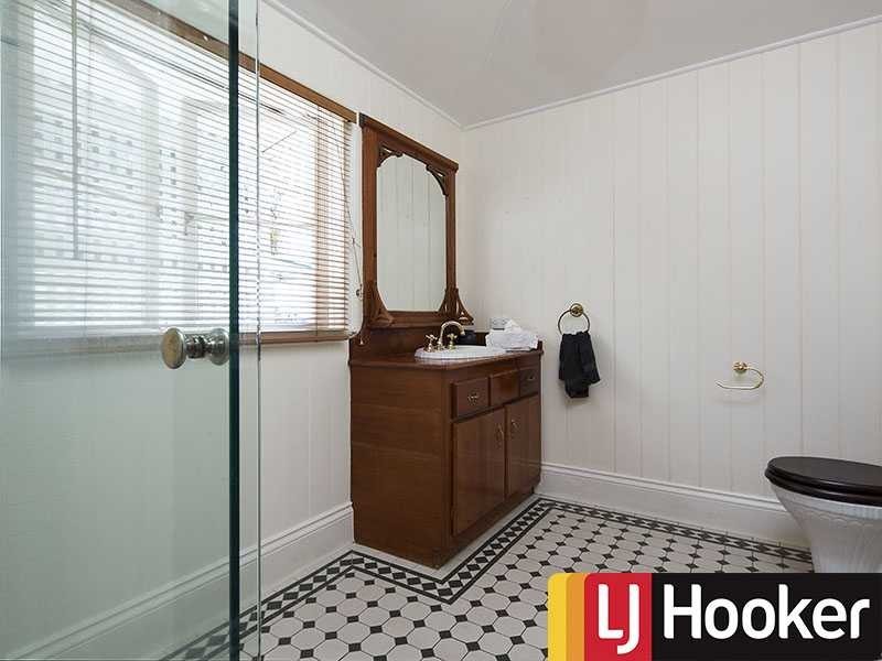 71 Coopers Camp Rd, Bardon QLD 4065