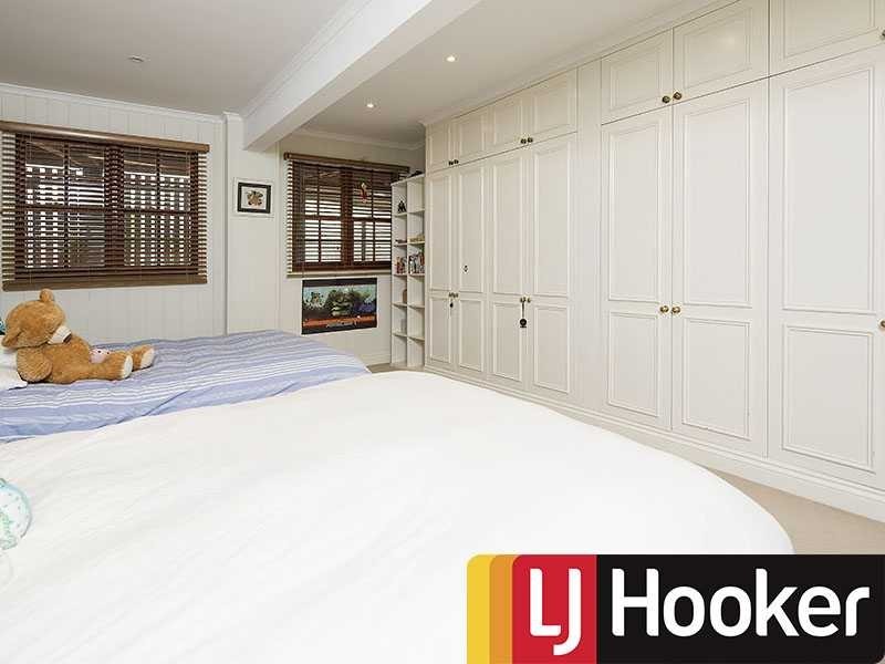 71 Coopers Camp Rd, Bardon QLD 4065