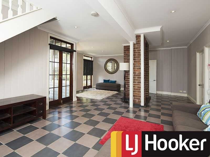 71 Coopers Camp Rd, Bardon QLD 4065