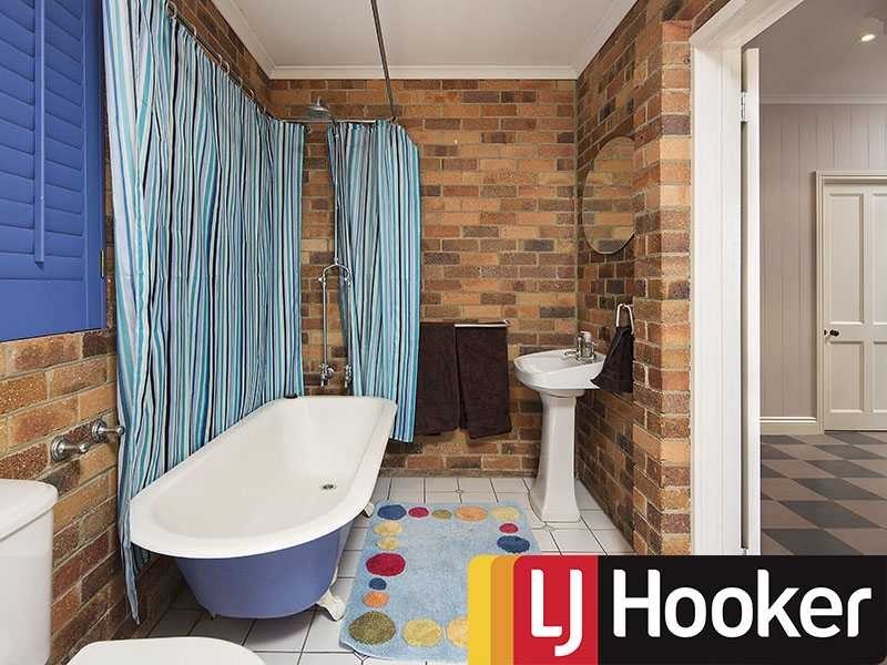 71 Coopers Camp Rd, Bardon QLD 4065