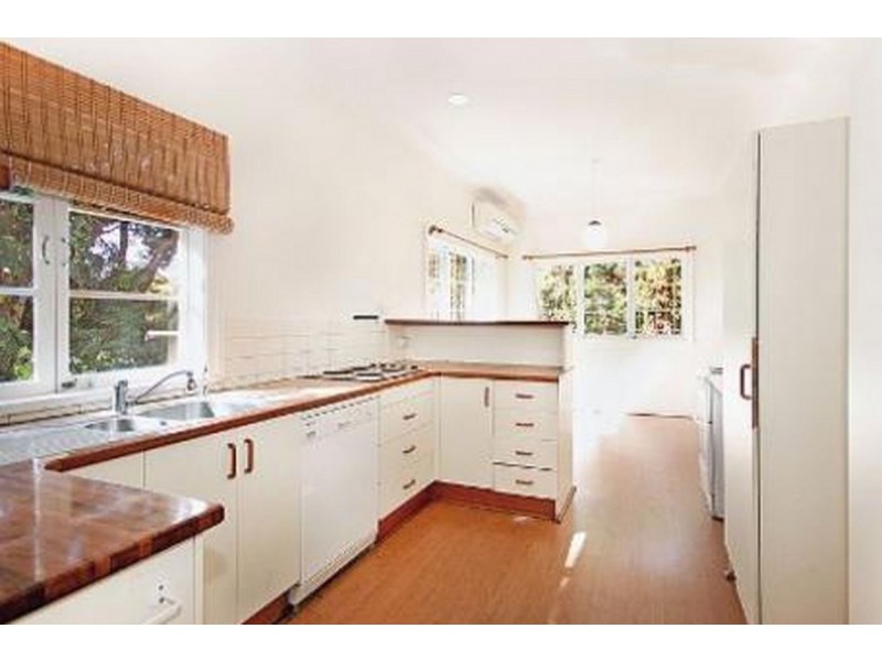 29 Beatrice Street, Bardon QLD 4065