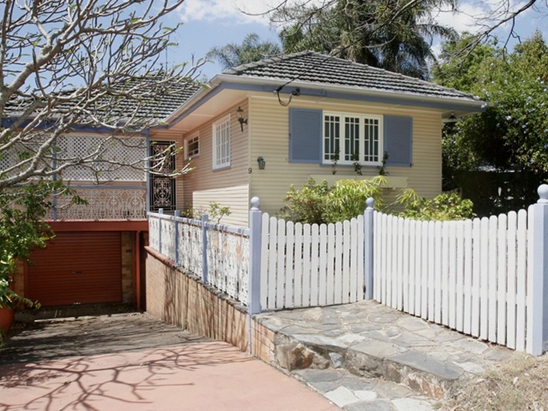 9 London Street, Ashgrove QLD 4060