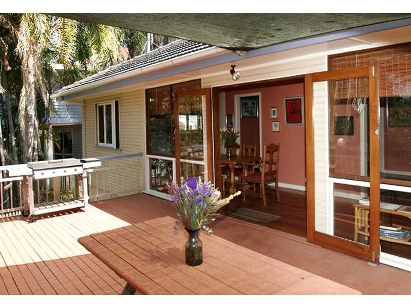 9 London Street, Ashgrove QLD 4060