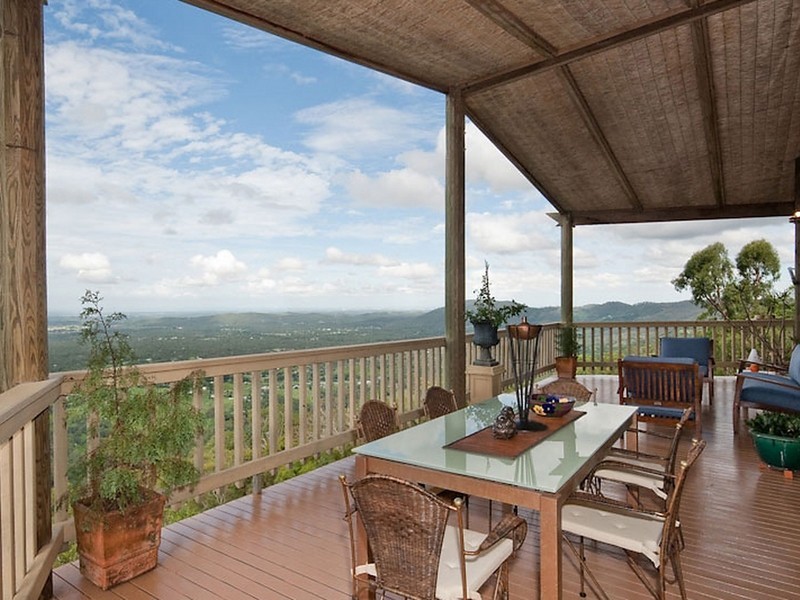 1522 Mt Nebo Rd, Camp Mountain QLD 4520