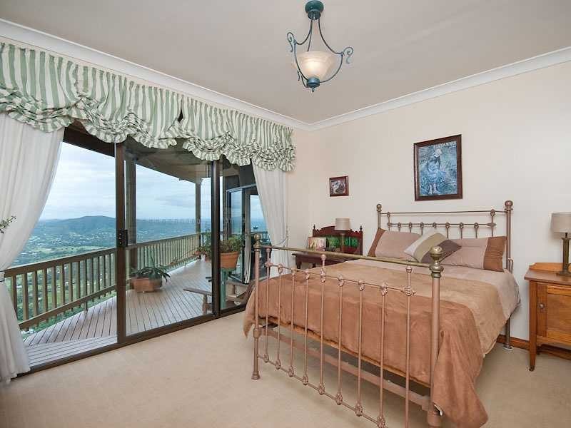 1522 Mt Nebo Rd, Camp Mountain QLD 4520