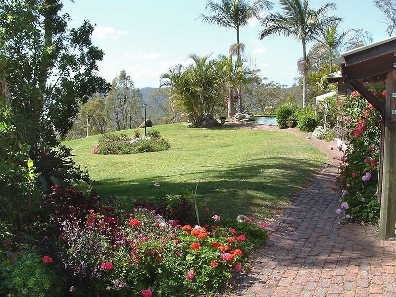 1522 Mt Nebo Rd, Camp Mountain QLD 4520