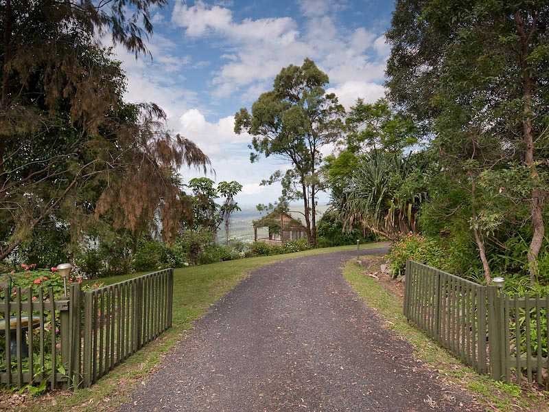 1522 Mt Nebo Rd, Camp Mountain QLD 4520
