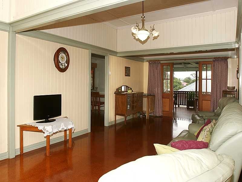 14 Thorn St, Red Hill QLD 4059