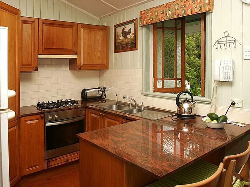 14 Thorn St, Red Hill QLD 4059