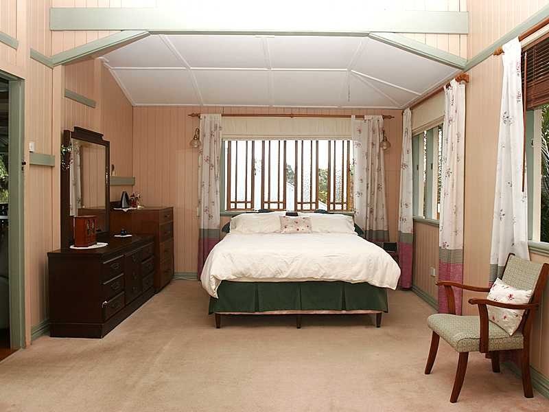 14 Thorn St, Red Hill QLD 4059