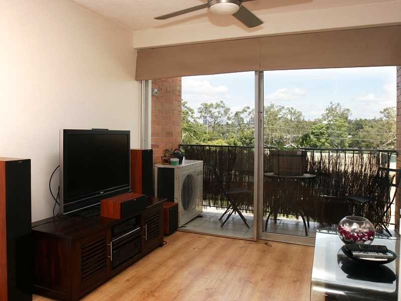 2/12 Baradine Street, Newmarket QLD 4051