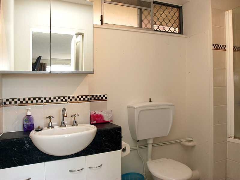 2/12 Baradine Street, Newmarket QLD 4051