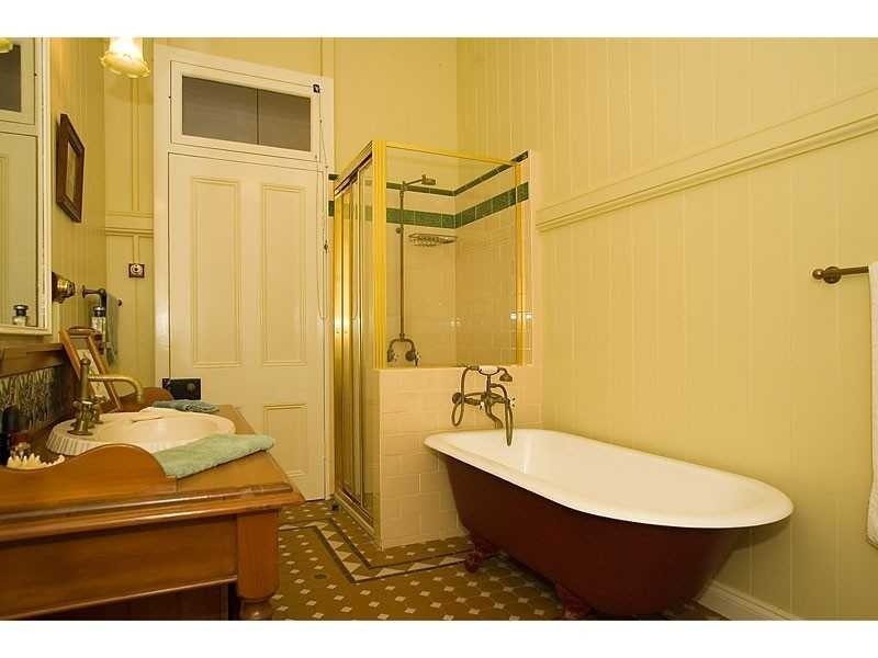 112 Airlie Road, Pullenvale QLD 4069