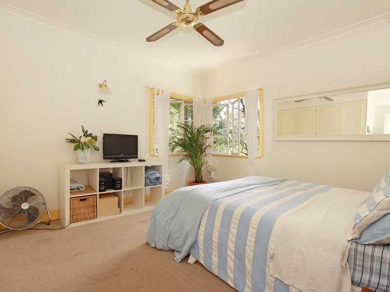 1 Forrester Terrace, Bardon QLD 4065