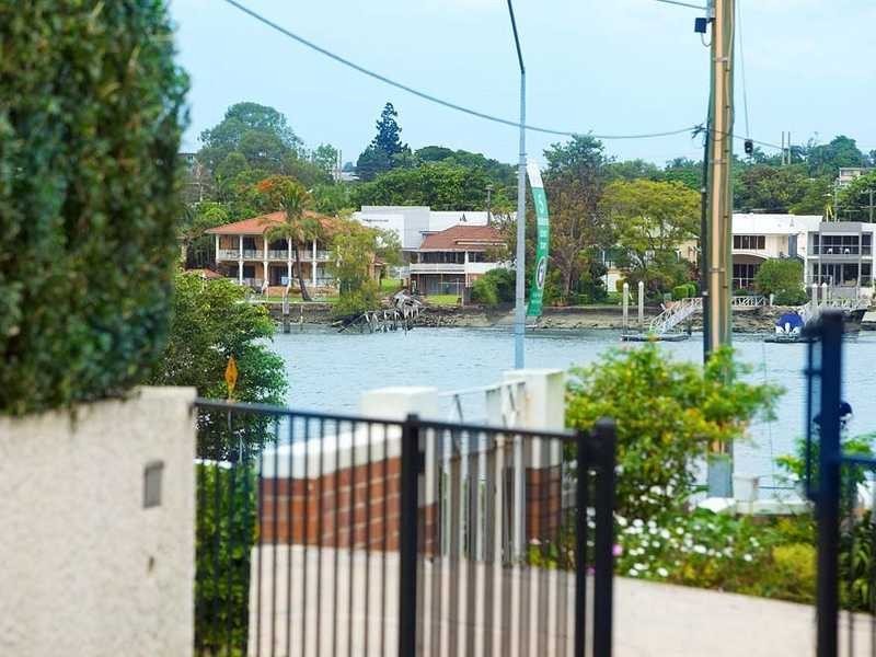 10 Grays Road, Hamilton QLD 4007