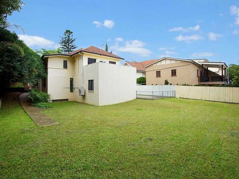 10 Grays Road, Hamilton QLD 4007