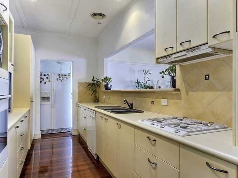 10 Grays Road, Hamilton QLD 4007