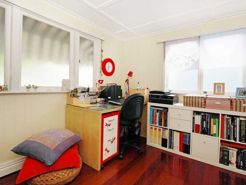 17 Leslie Street, Bardon QLD 4065