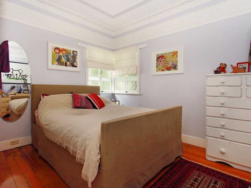 17 Leslie Street, Bardon QLD 4065