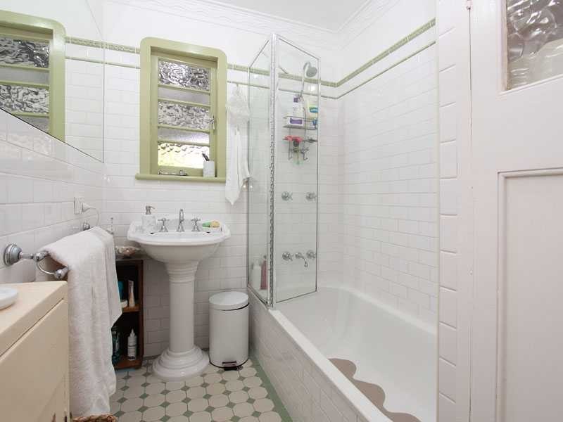 17 Leslie Street, Bardon QLD 4065