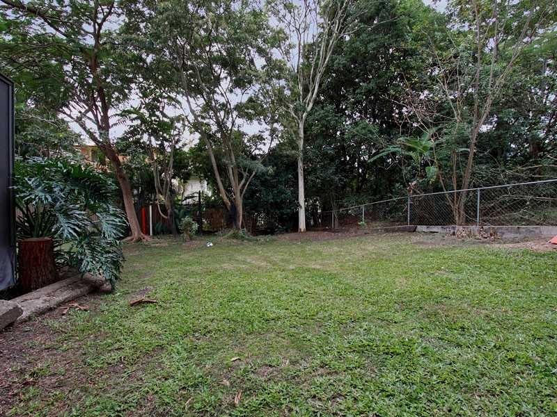 17 Leslie Street, Bardon QLD 4065