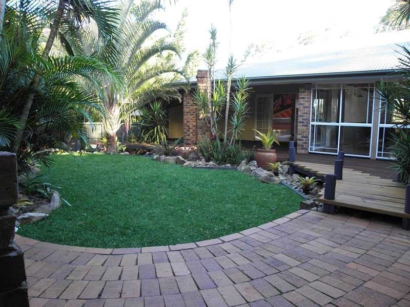 1 Barton Court, Eatons Hill QLD 4037