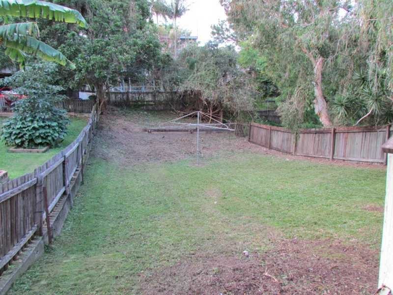 16 Water Street, Red Hill QLD 4059