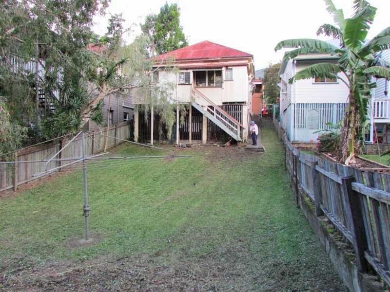 16 Water Street, Red Hill QLD 4059