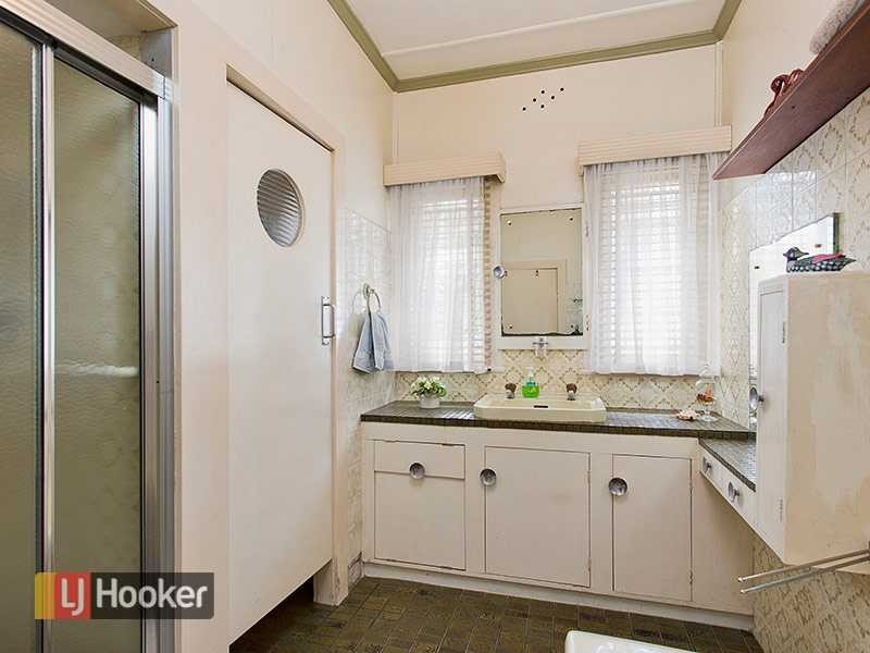 16 Badger Street, Newmarket QLD 4051