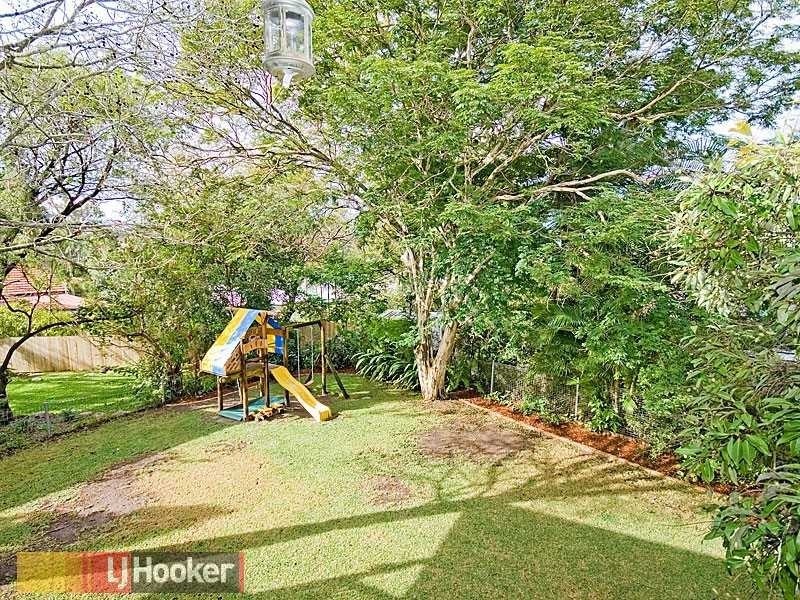 100 Dorrington Drive, Ashgrove QLD 4060