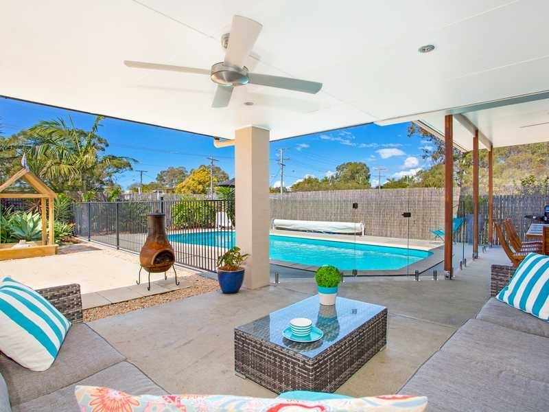 2 Robert Close, Redcliffe QLD 4020