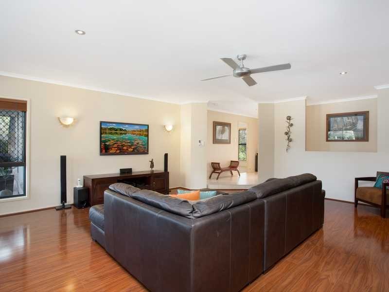 2 Robert Close, Redcliffe QLD 4020