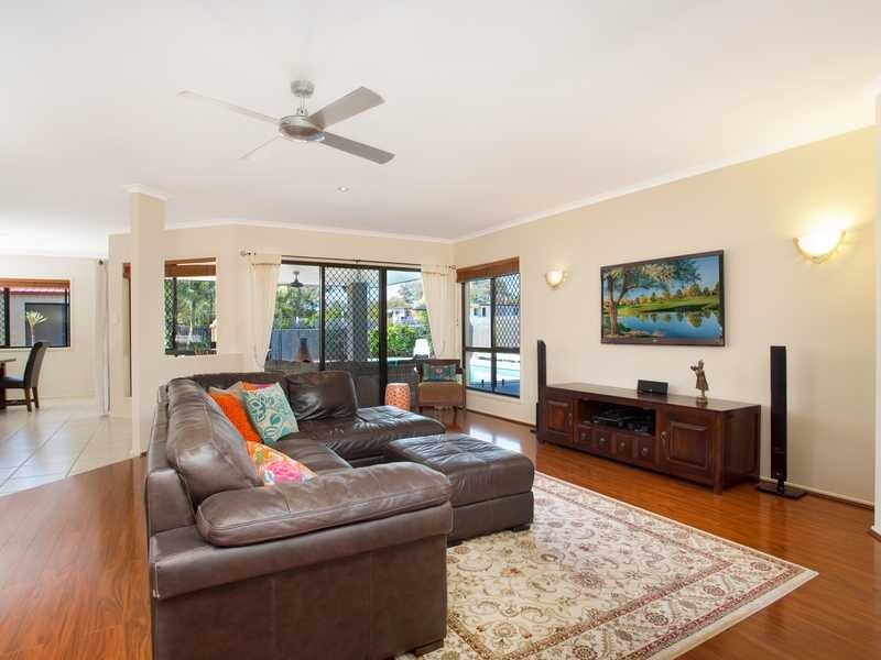 2 Robert Close, Redcliffe QLD 4020