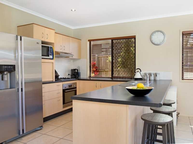 2 Robert Close, Redcliffe QLD 4020