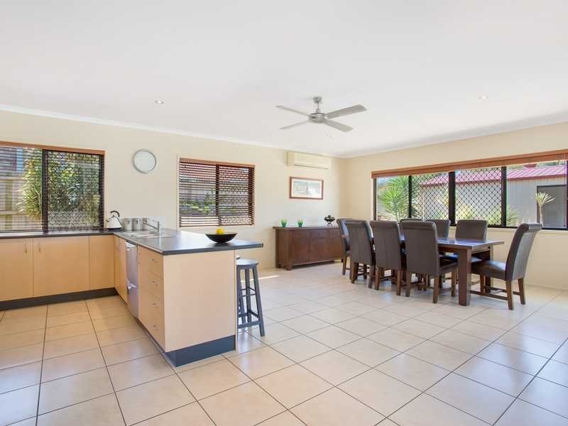 2 Robert Close, Redcliffe QLD 4020
