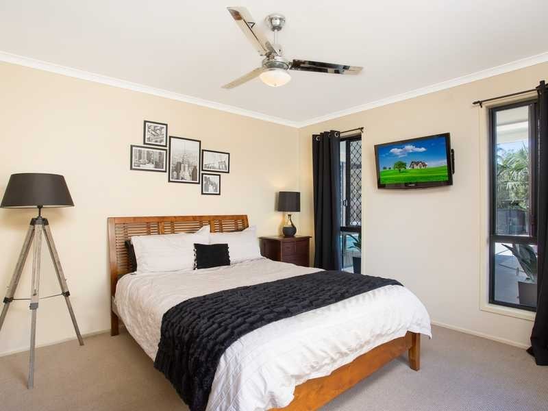 2 Robert Close, Redcliffe QLD 4020