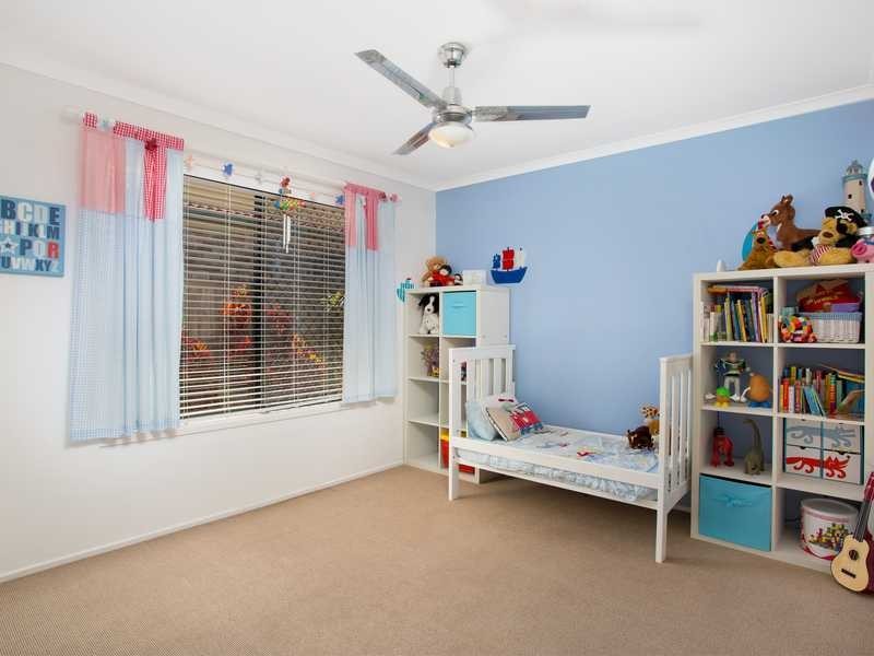 2 Robert Close, Redcliffe QLD 4020
