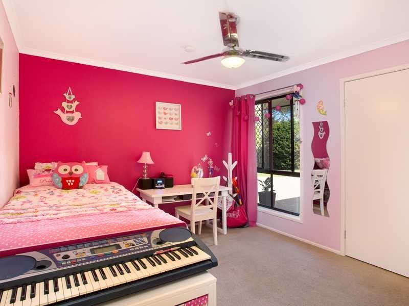 2 Robert Close, Redcliffe QLD 4020