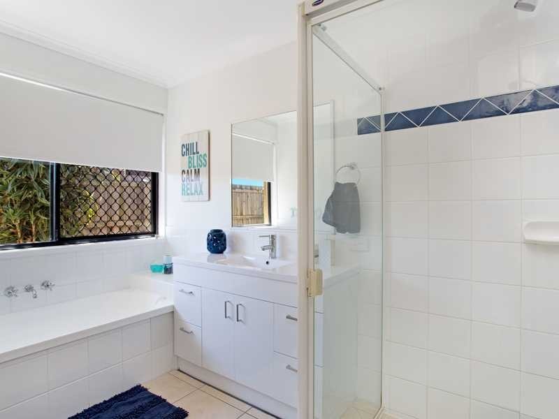 2 Robert Close, Redcliffe QLD 4020