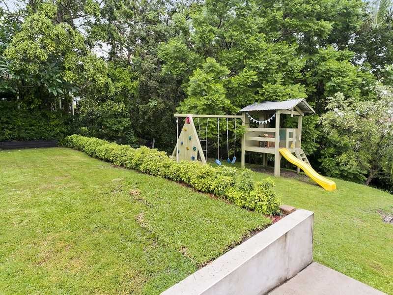 335 Simpsons Road, Bardon QLD 4065