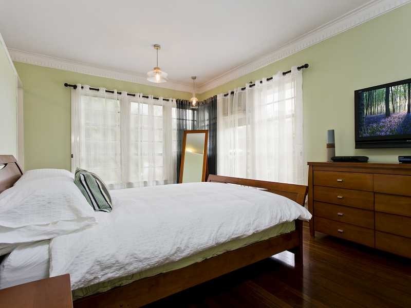 335 Simpsons Road, Bardon QLD 4065