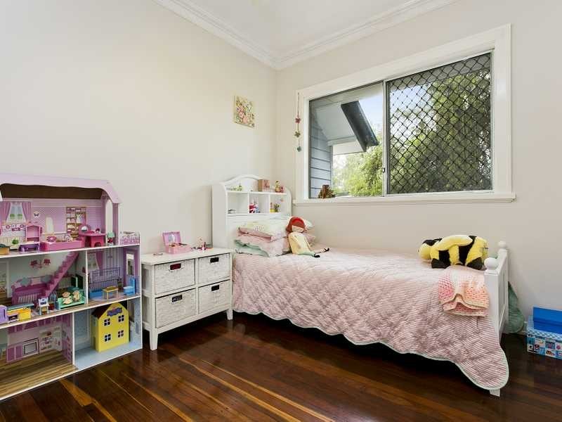 335 Simpsons Road, Bardon QLD 4065