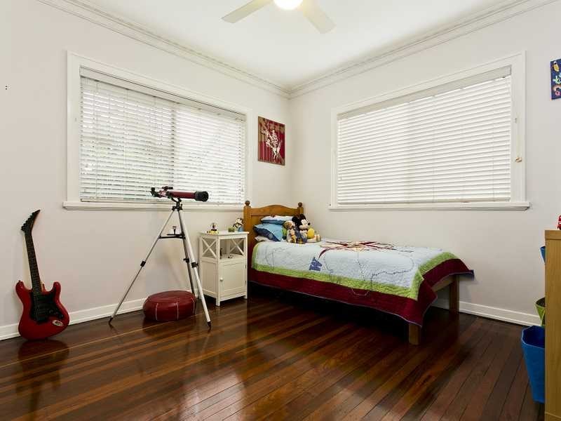 335 Simpsons Road, Bardon QLD 4065