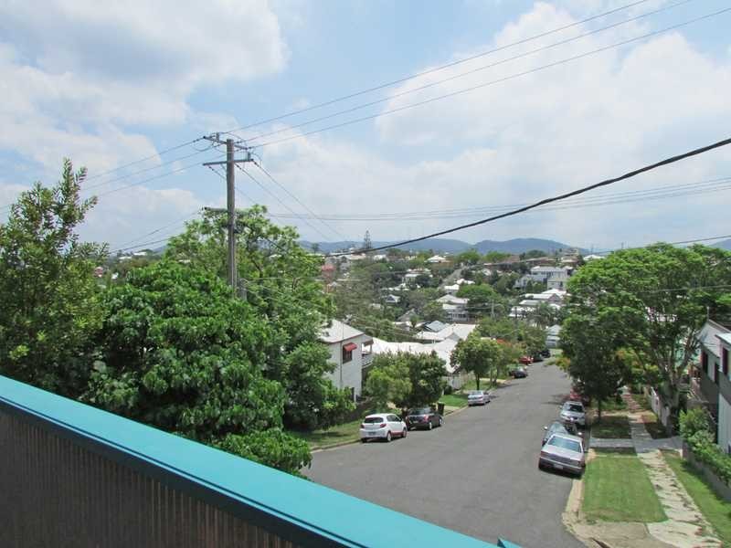 4 Zigzag Street, Red Hill QLD 4059