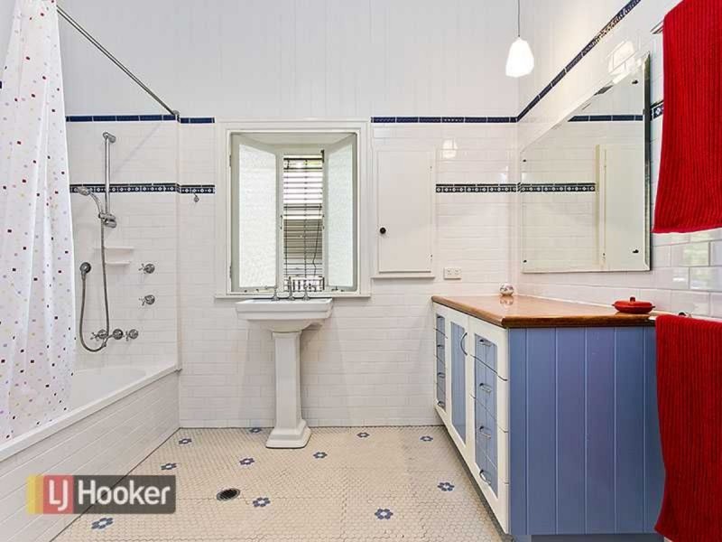 33 Vimy Street, Bardon QLD 4065