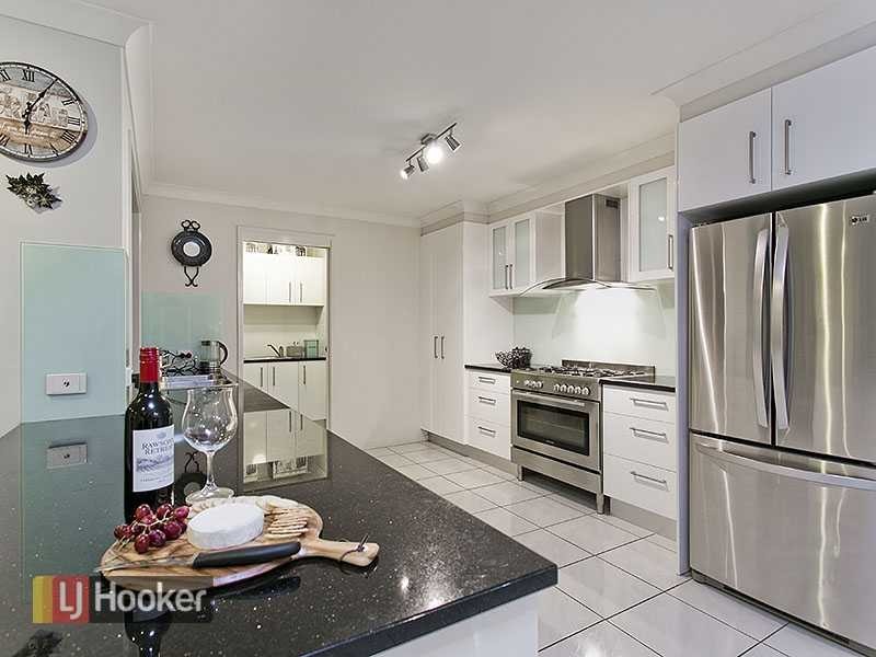 8 Seeana Court, Upper Kedron QLD 4055