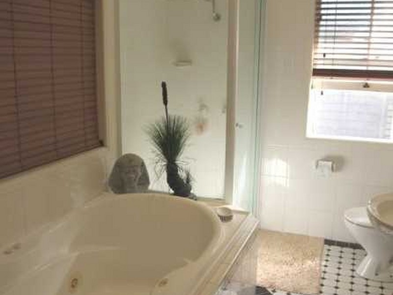 6 Gosman Street, Newmarket QLD 4051