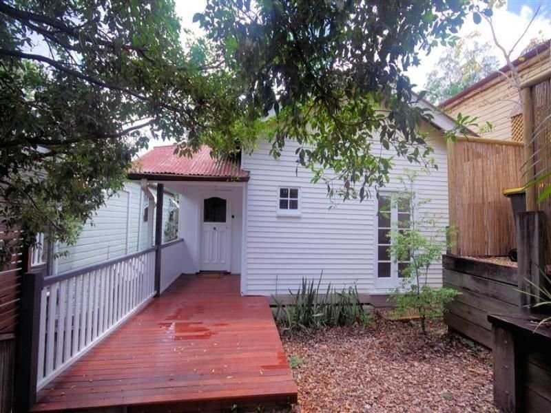 9 Shaw Street, Bardon QLD 4065